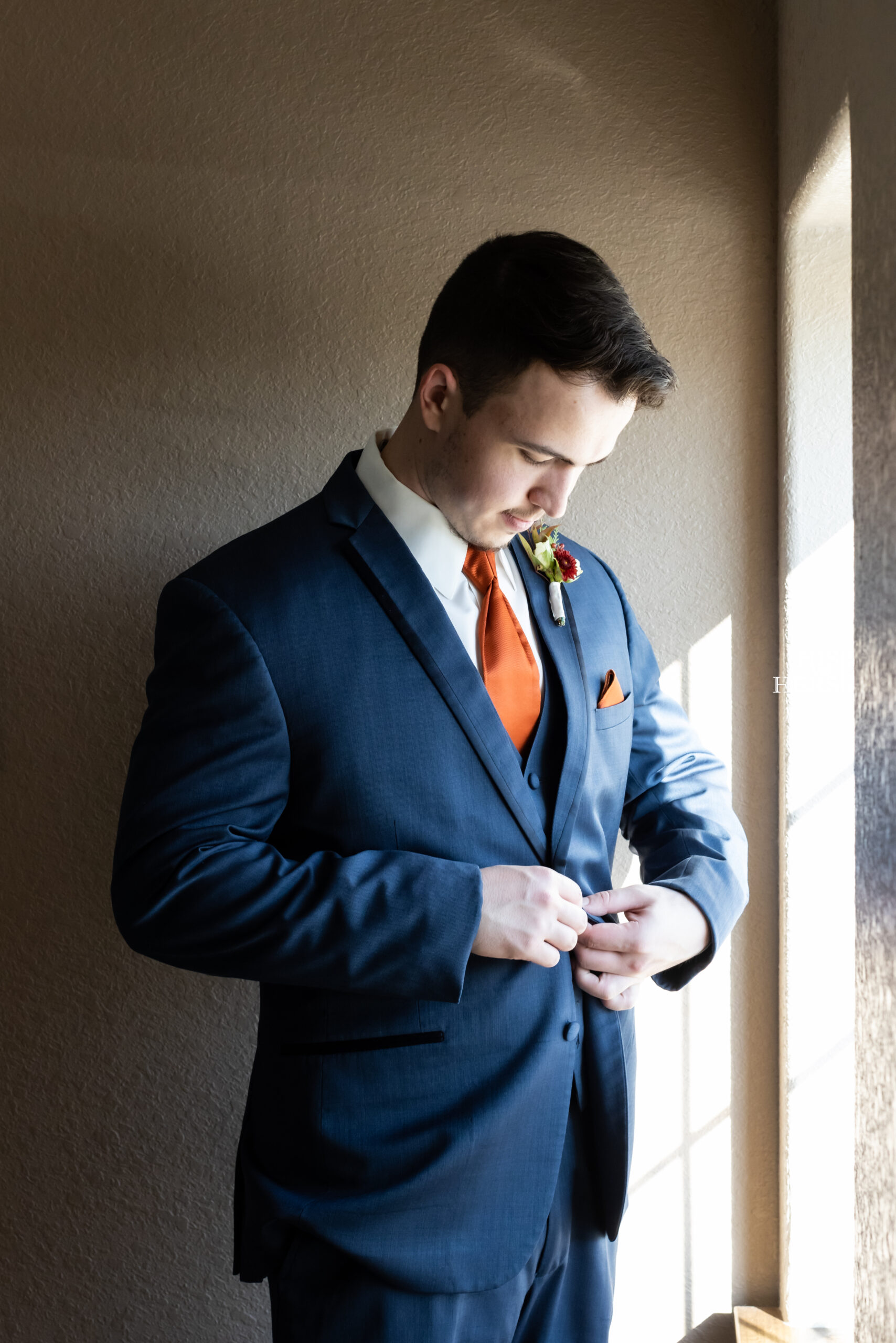 A man in a suit and tie looking at his cell phone.